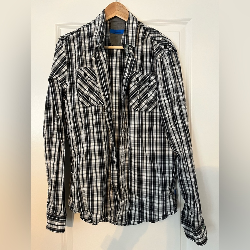 Great looking casual shirt.